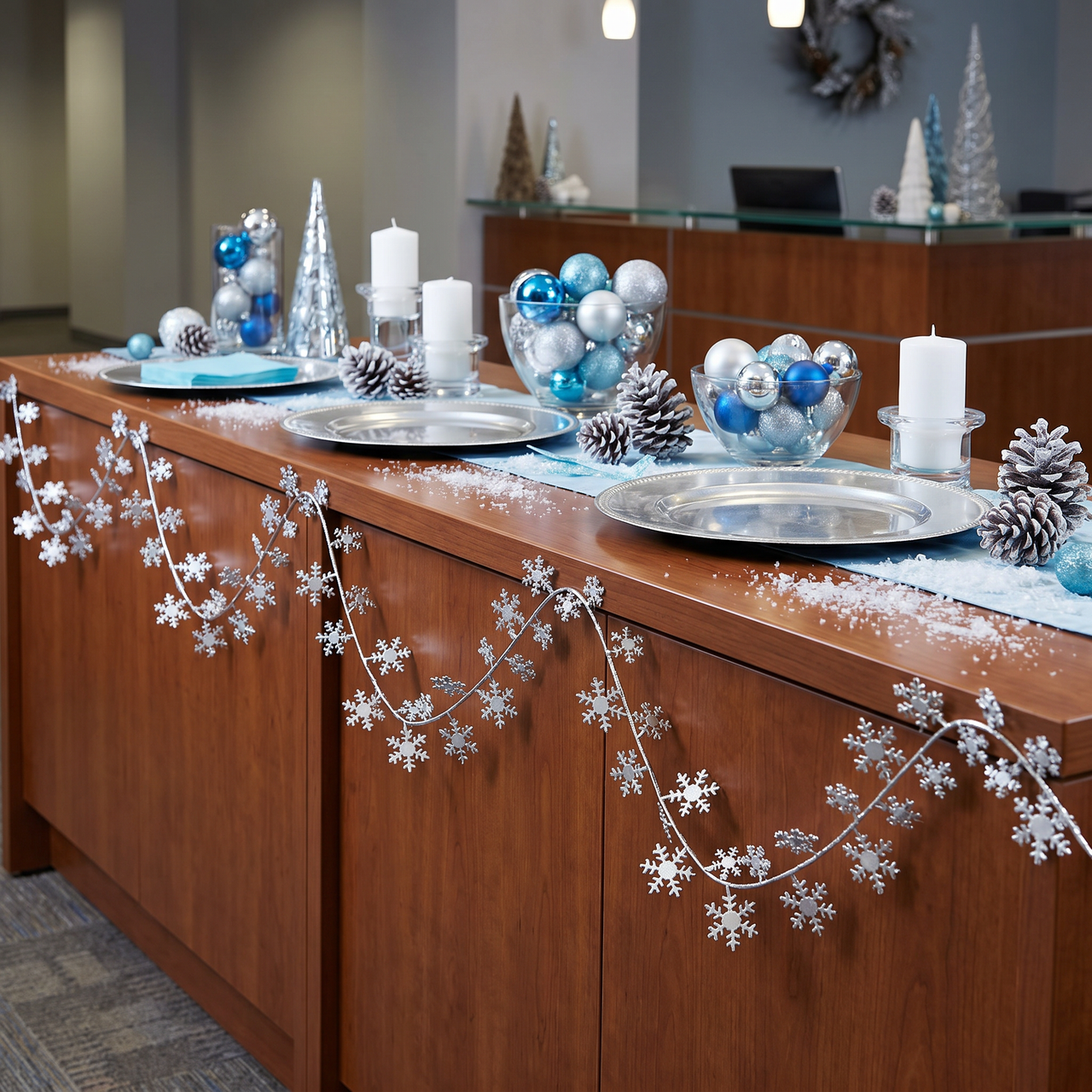 Christmas Gleam 'N Flex Snowflake Garland